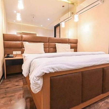 Solitaire Hotel Нью-Дели Экстерьер фото