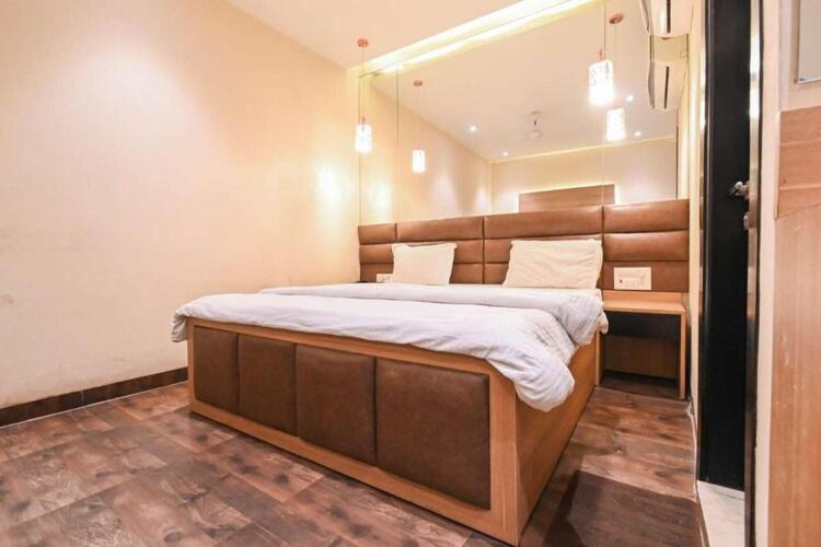 Solitaire Hotel Нью-Дели Экстерьер фото