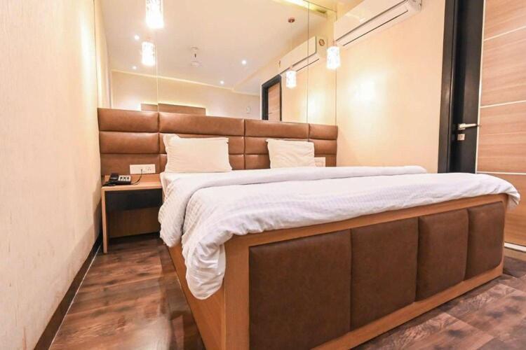 Solitaire Hotel Нью-Дели Экстерьер фото