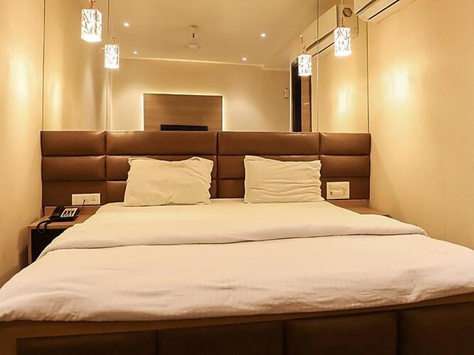 Solitaire Hotel Нью-Дели Экстерьер фото