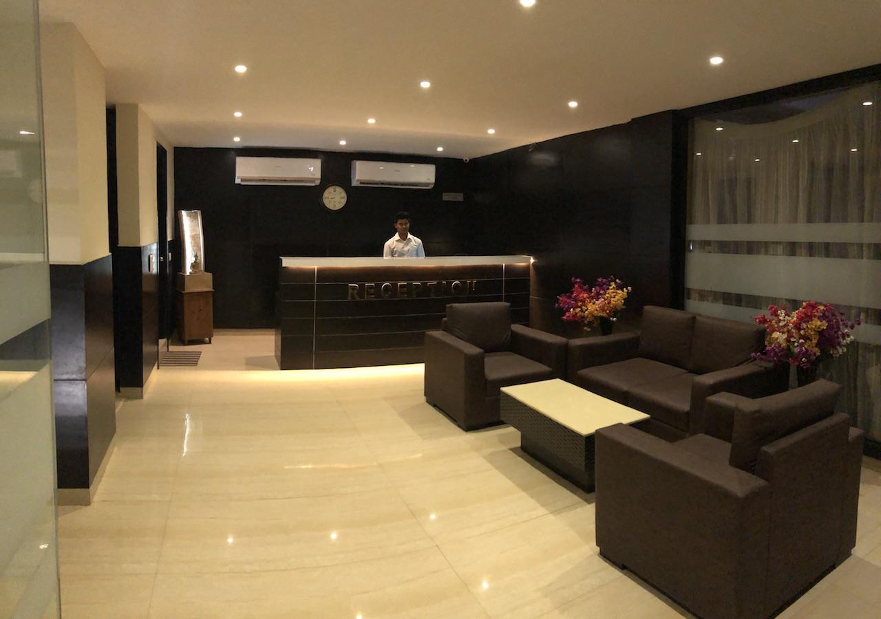 Solitaire Hotel Нью-Дели Экстерьер фото