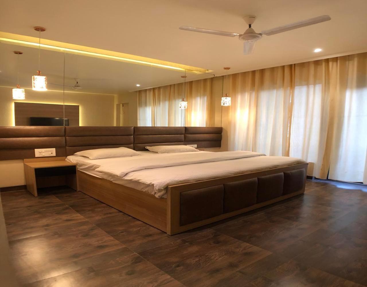 Solitaire Hotel Нью-Дели Экстерьер фото